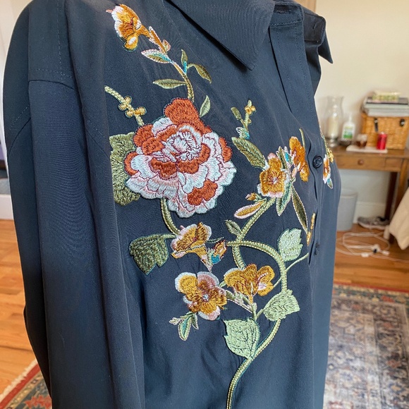 Chico's Black‎ Embroidered Tunic - Size 3 - Picture 8 of 11